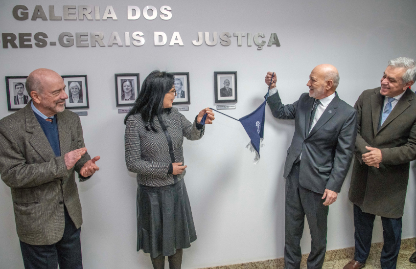 Retrato de Fernando Ferreira de Moraes é aposto na galeria dos Ouvidores-gerais do TJPR